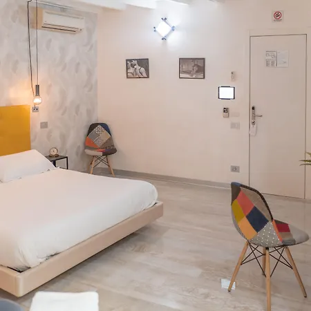 Irooms - Spanish Steps
