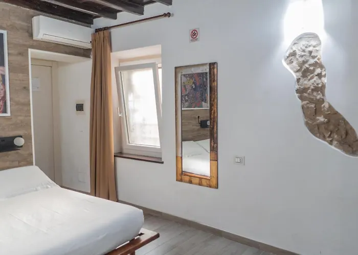 Гостевой дом Irooms - Spanish Steps 4*