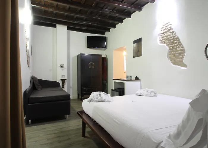 Гостевой дом Irooms - Spanish Steps 4*