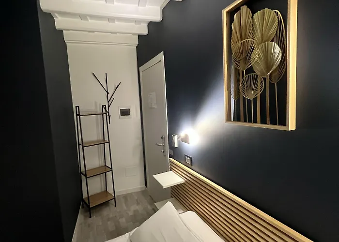 Гостевой дом Irooms - Spanish Steps 4*