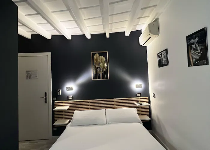 Гостевой дом Irooms - Spanish Steps 4*