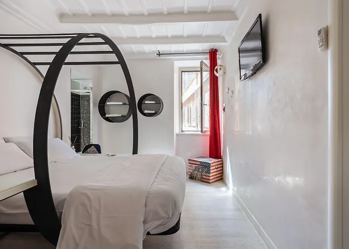 Гостевой дом Irooms - Spanish Steps 4*